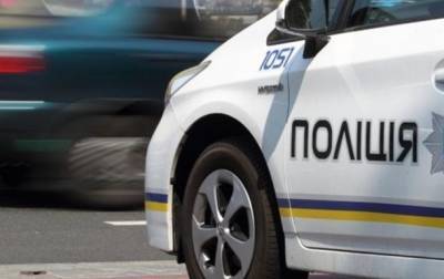 В Киеве водитель протаранил автомобиль полицейских