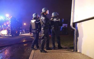 Во Франции при стрельбе погибли трое полицейских