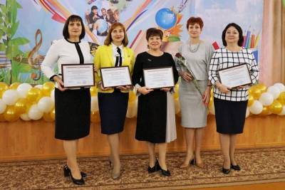 В Белгороде вручили награды победителям региональных конкурсов «Школа года» и «Детский сад года»