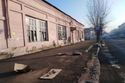Предприниматель добровольно убрал киоск с улицы Амурской в Чите