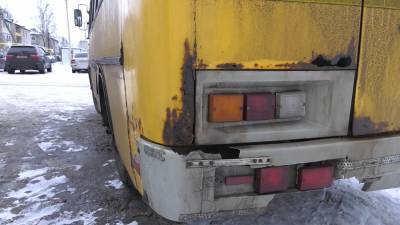 В Ярославской области детей возят в школу на разваливающемся автобусе