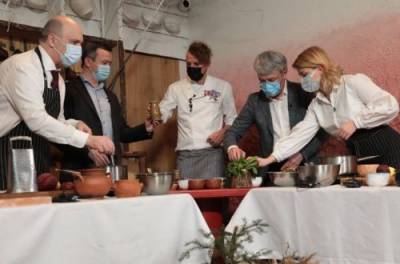 Борщ с вишнями победил в кулинарном соревновании украинских министров