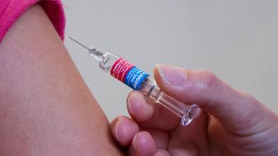 Ученые перестанут вакцинировать россиян плацебо при прививке от COVID-19