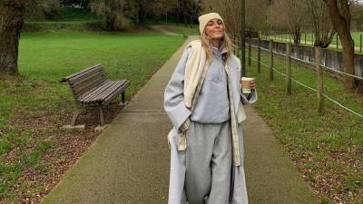 Спортивный костюм и пальто: София Коэльо демонстрирует идеальный вариант для прогулок