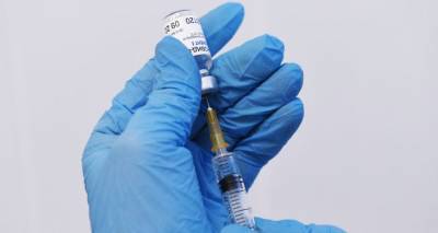 Правительство строит планы, врачи готовятся к вакцинации