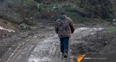 Номера на случай пленения? СНБ инструктирует граждан на трассе Горис-Капан в Армении