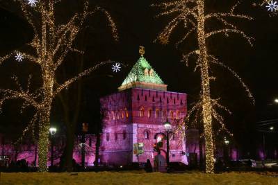 Центр Нижнего Новгорода украсили к новогодним праздникам