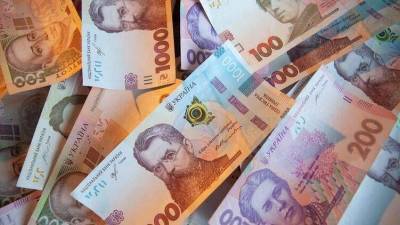 Украинцам начали выплачивать карантинные 8 тысяч гривен
