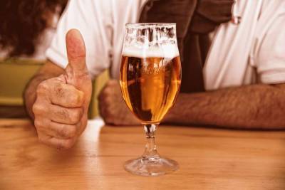 Ученые назвали алкогольный напиток, который помогает при головной боли