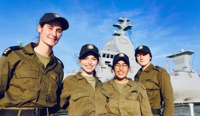 Женщины на борту ракетного корвета ВМС Израиля