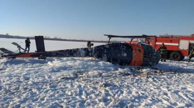 МЧС показало первые фото с места падения вертолёта под Воронежем
