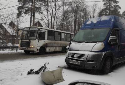 Снегопад привел к крупным пробкам в Петербурге