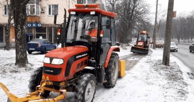 Киев очищает от снега 371 единица техники. За ней можно следить онлайн