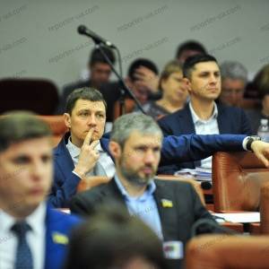 Депутаты избрали Геннадия Наумова секретарем Запорожского горсовета. Фото