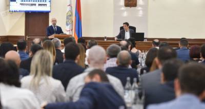 Вместо премий высокие зарплаты: Совет старейшин Еревана выступил с предложением