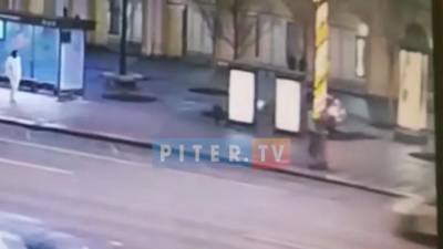 Видео: водитель иномарки вылетел на пешеходную зону Гостиного двора
