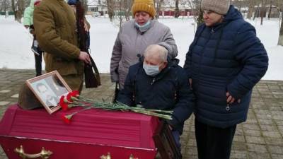 Найденного на Дону советского солдата с военными почестями похоронил на родине сын, внуки и правнуки