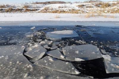 На Донбассе провалились под лед и утонули три человека