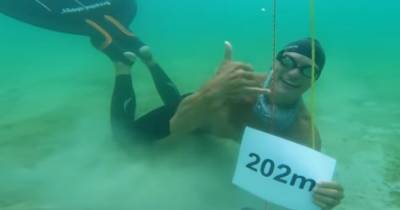 Проплыл под водой 202 метра: датский фридайвер установил мировой рекорд (видео)
