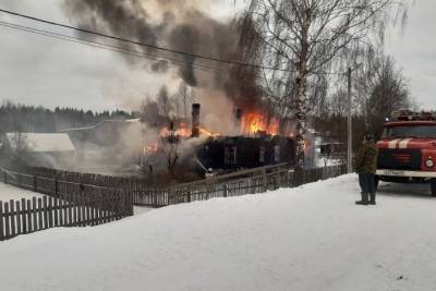 Костромские трагедии: в Островском районе при пожаре погиб 58-летний мужчина