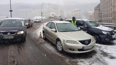 Из-за снега и ДТП: Киев остановился из-за пробок – видео
