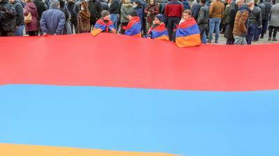 Оппозиционеры начали движение к центру Еревана на митинг