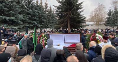В Харькове возле кладбища, где хоронят Кернеса, неизвестные запустили салют (видео)