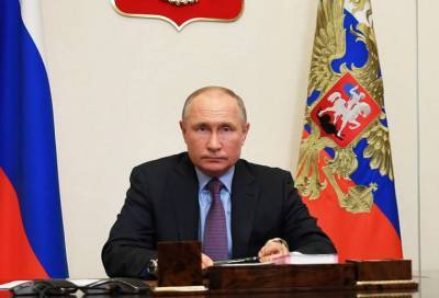 Владимир Путин распорядился обеспечить медиков специальными социальными выплатами в двойном размере