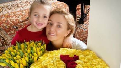 «Маленькая звездочка»: Татьяна Навка показала дочку с золотым кубком в руках