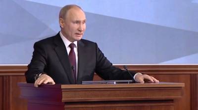 Путин рекомендовал главам регионов сделать 31 декабря выходным днем