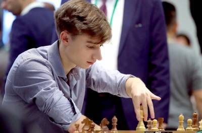 Шахматист Даниил Дубов подписал контракт о сотрудничестве с компанией ALVAREZ & MARSAL