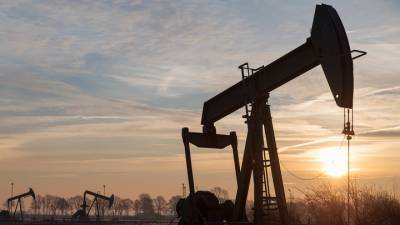 Мировые цены на нефть незначительно растут
