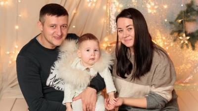 «Чиновники не торопятся нам помогать»: семья из Петербурга первой в России судится за самый дорогой препарат от СМА