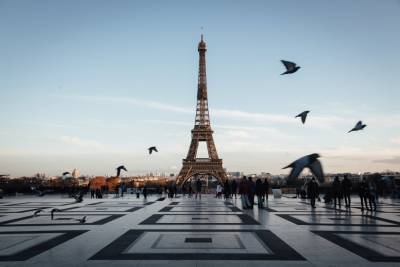 Франция предоставляет гражданство за борьбу с COVID-19: речь идет не только о медиках