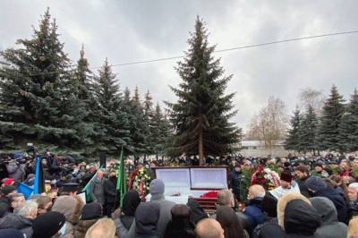 На похороны Кернеса пришли 110 тысяч харьковчан
