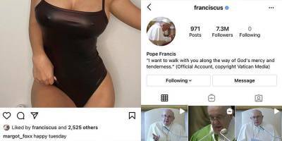 Благословил еще одну. Пользователи заметили новый лайк Папы Римского под откровенной фотографией модели — СМИ