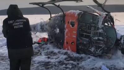 Появились кадры с места жесткого крушения вертолета под Воронежем