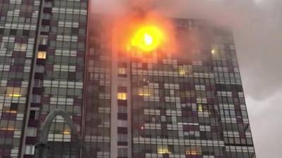 Спасатели эвакуировали 25 человек из горящего дома в Кудрово