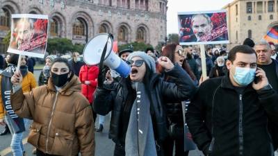 Деревенская печь и сила духа: оппозиция стойко испытывает Пашиняна на крепкость