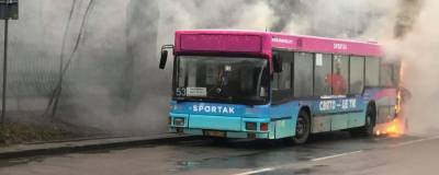 Во Львове во время движения загорелся автобус с пассажирами: фото