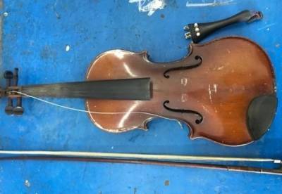 На Буковине у иностранца изъяли скрипку Stradivarius (фото)