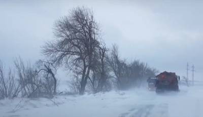 Парализованные улицы, машины мяло как бумагу: непогода натворила бед на украинских дорогах