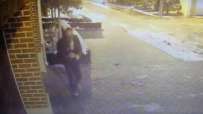 Опубликовано видео со стрелявшими грабителями банка в Краснодаре