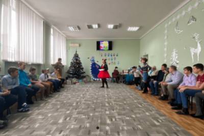 Представители ОПЗЖ поздравили с наступающими праздниками детей из центра реабилитации на Донбассе