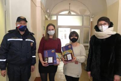 Медики областной больницы получили медали Российского союза спасателей