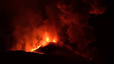 На Сицилии проснулся самый активный вулкан в Европе.