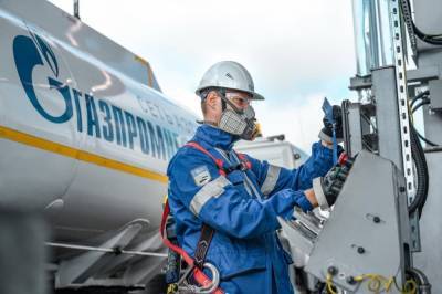 «Больше внимания клиентам»: сеть АЗС «Газпромнефть» перешла на безоператорный слив топлива