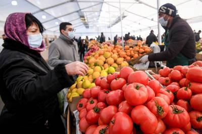 Россия смягчила запрет на поставку помидоров из Азербайджана