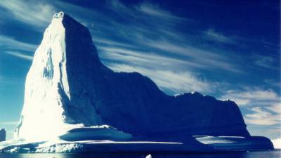 Крупнейший в мире айсберг стремительно приближается к острову Южная Георгия