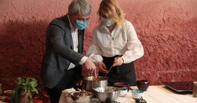 Украинские министры вместе готовили борщ: чей вкуснее